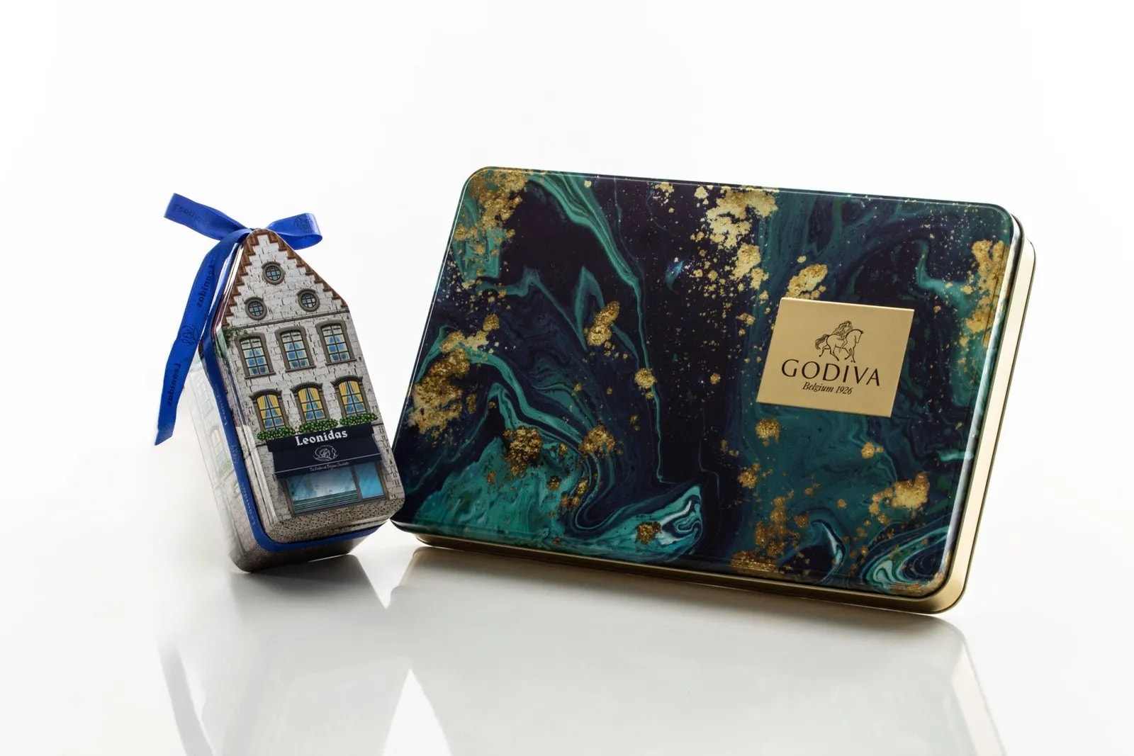 Capa: Latas decorativas embalam marcas famosas de chocolates belgas